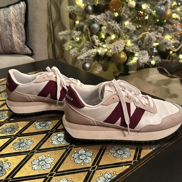 New balance 237, maroon, white and  tan. Size 8.5 W, worn once - Picture 3 of 6